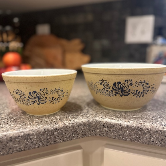 Set of 2 Vintage Pyrex Homestead mixing nesting bowls in good vintage condition! - Picture 1 of 14